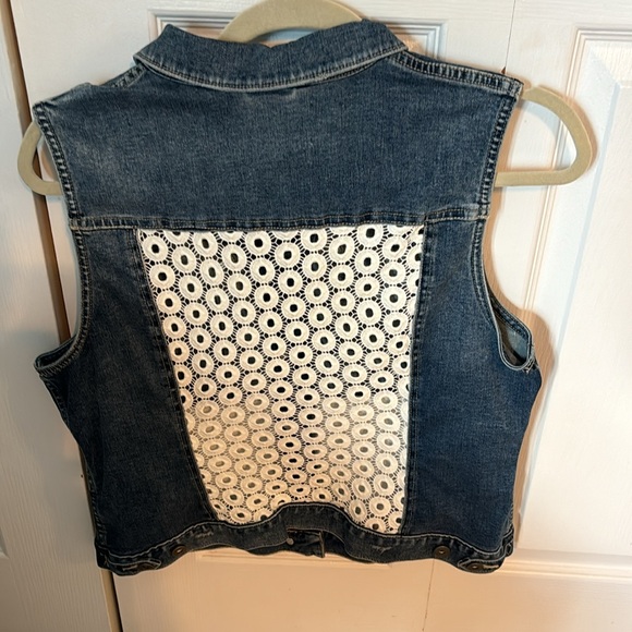 Denim and lace vest - Picture 4 of 5